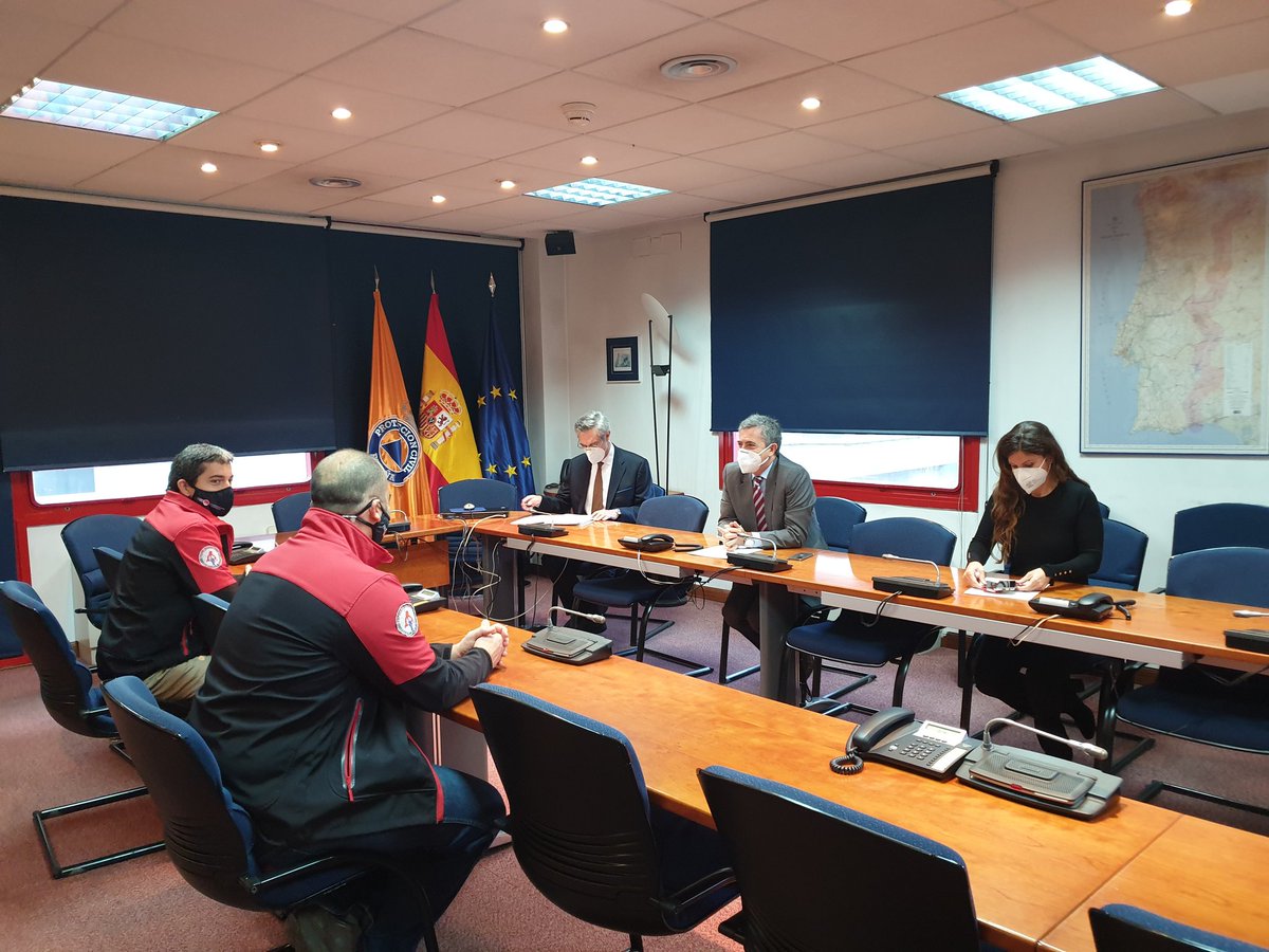 proteccioncivil's tweet photo. Nos reunimos con la @fmespeleo para tratar temas comunes en formación y posibles colaboraciones.
Aportando y compartiendo conocimientos y capacidades para un mejor servicio a la población 🧗‍♀️ https://t.co/jhlLZe8uar