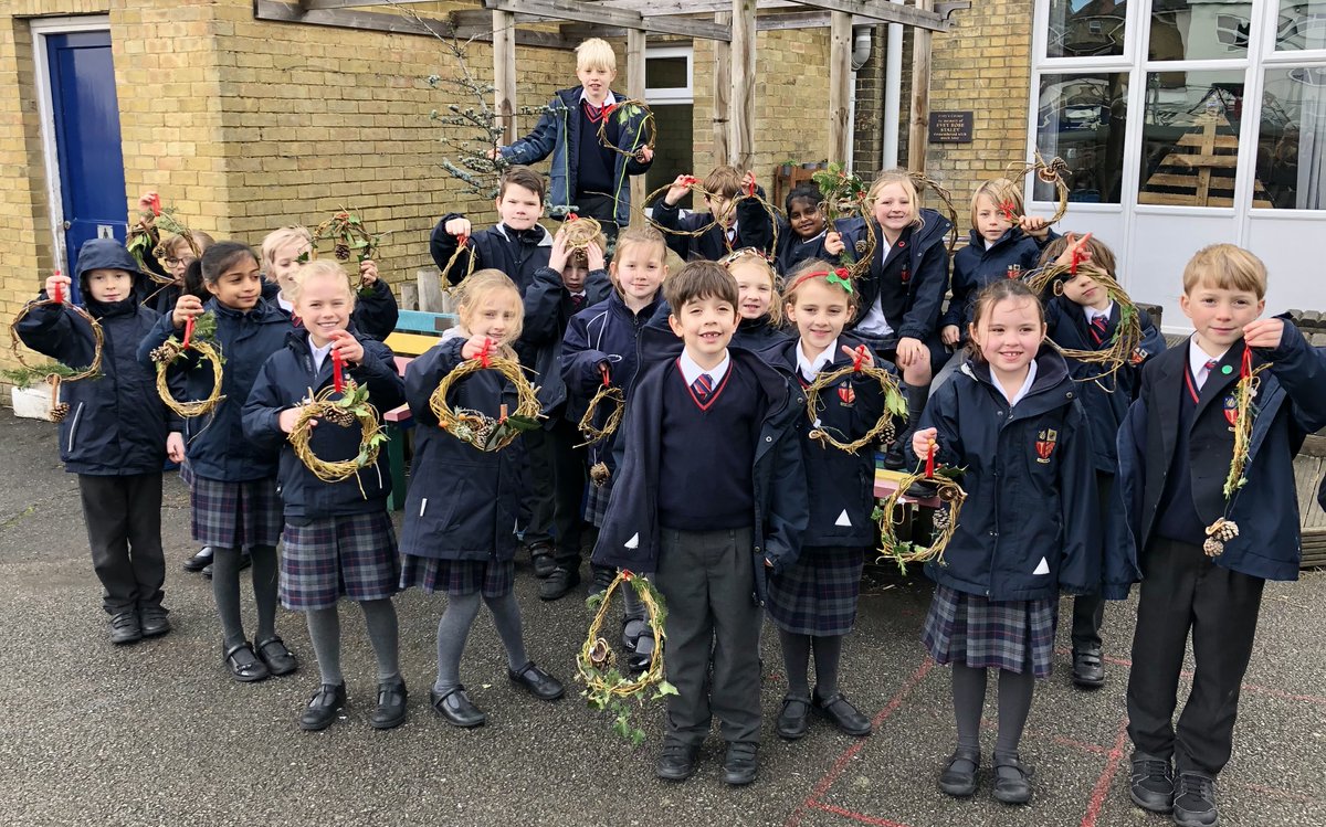 RydePrep's tweet photo. Christmas wreaths created in outdoor learning #RydeY3 #RydeOutdoorLearning https://t.co/qYJDD61sLB
