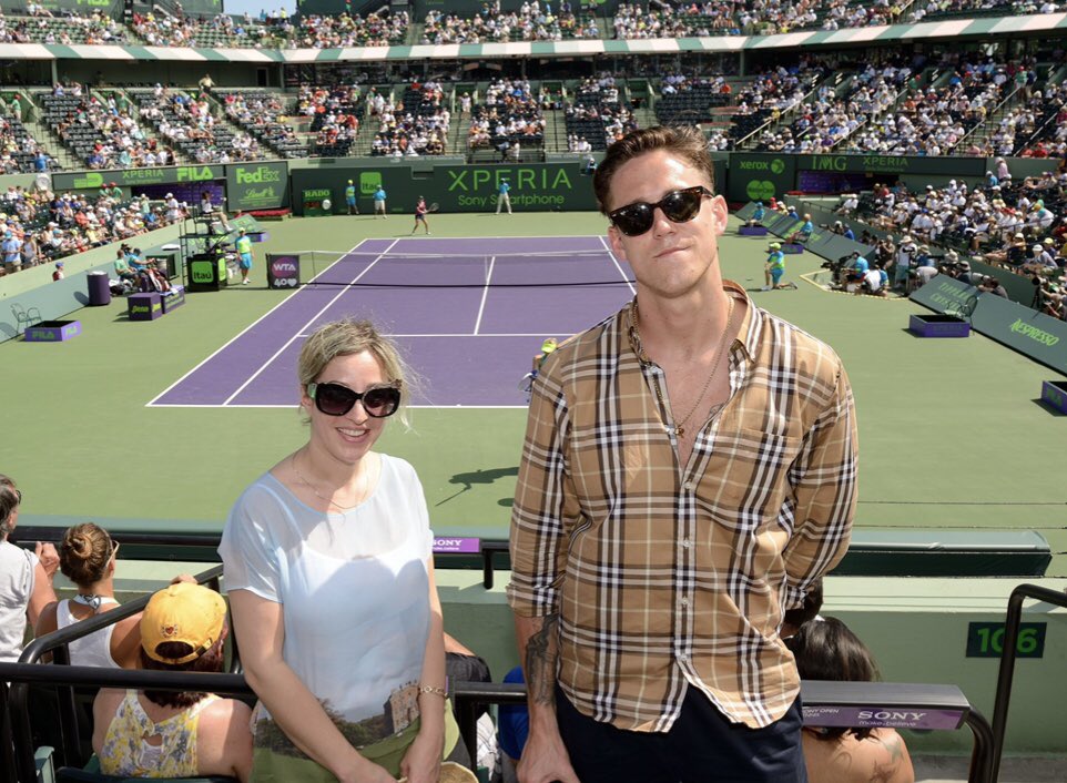 here isa is shown next to rob, known tall person