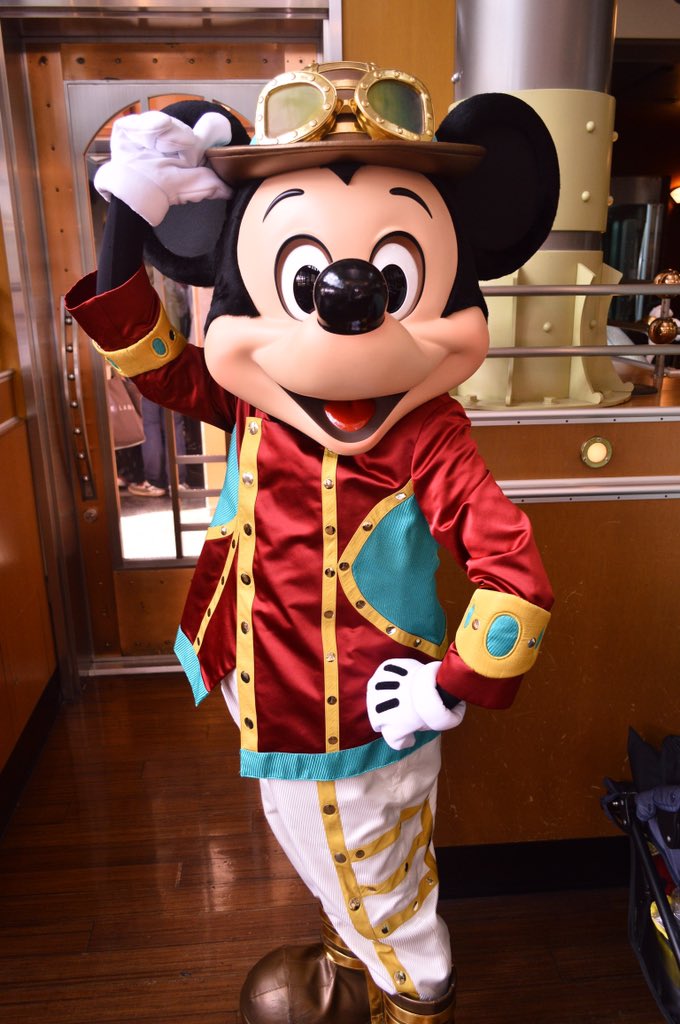 BbbGoofy's tweet photo. わいの好きだったあの頃のパークは何処
スキマ時間に行ってたストームライダーとかズンとかアホみたいに食べてたティポとか無限ループしてたトレグとか地蔵してたら見れたショーパレとかBBB2階席並んでる間にチラ見したズミとかテーブルの音とかパークに行ったら誰かしらに会えた日々はどこ？？ https://t.co/oWdr4VEZJh