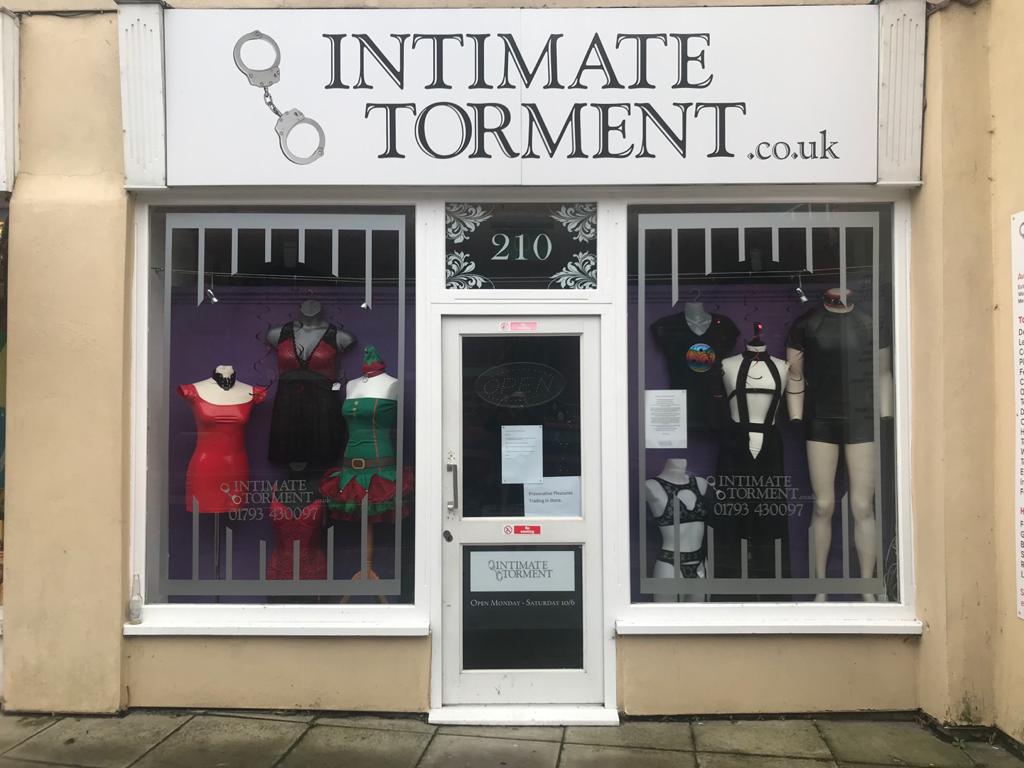 BondageBeast53's tweet photo. It's Chriiiiiiiiiistmas!
It's too late for online delivery but you can still order for collection from our shop.
Just order online and select 'collect from store'.
#ShopLocalSwindon #Swindon #IndieSwindon #ShopSwindon #AdultShopping #AdultToys #SecretSwindon #SwindonSexToyShop https://t.co/NSJrNjpqa0