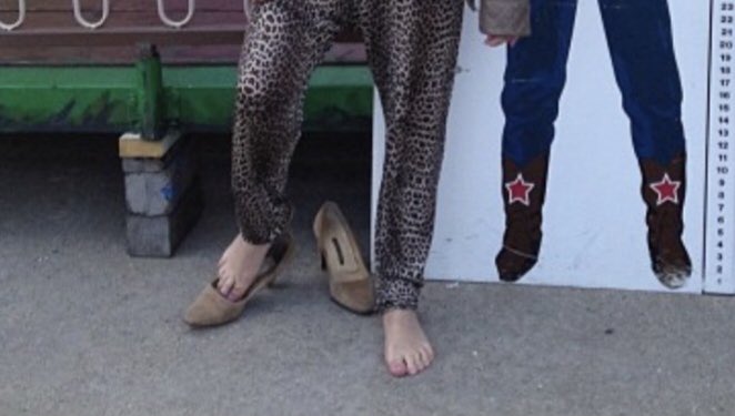 here is a rare picture of her taking off her heels on florence’s request. this leads me to believe florence possesses the knowledge of isa’s height and is trusted with it