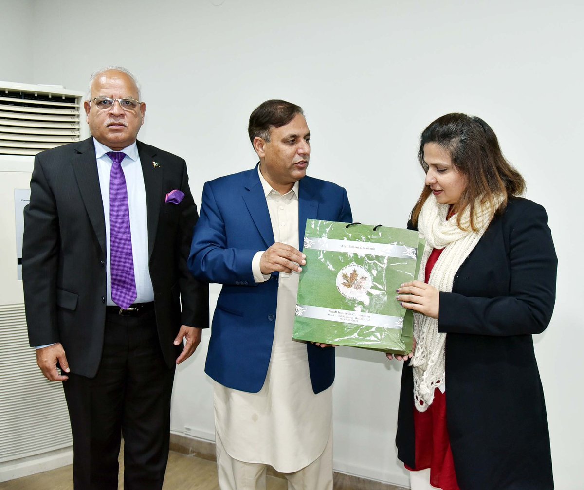 TabindaFay's tweet image. Impressed by the vision of President of AzadJammu&amp;amp;Kashmir, and Prime Minister&apos;s commitment for women empowerment and dynamism of the Minister and Secretary of Population Welfare. Pathfinder Int. looks forward to creating synergies for RH with the aim of #UniversalCoverage