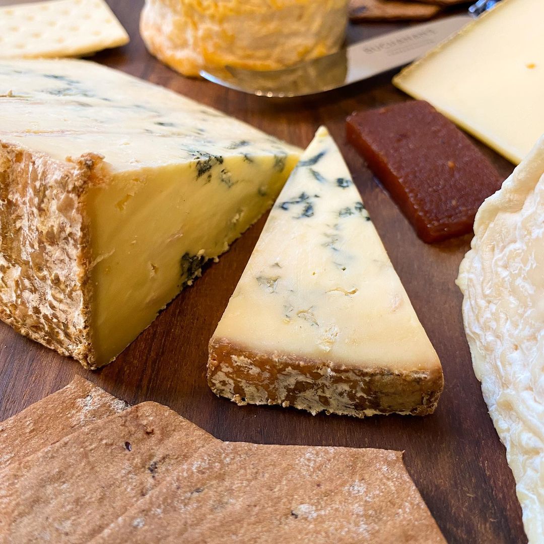So what does a cheesemonger put on their Christmas cheese board? Here is the first of <a href="/buchananscheese/">Buchanans Cheesemonger</a> team’s top recommendations - Matthew’s selection of favourites: 
🧀Sinodun Hill, delicious goats’ cheese from #nortonandyarrowcheese