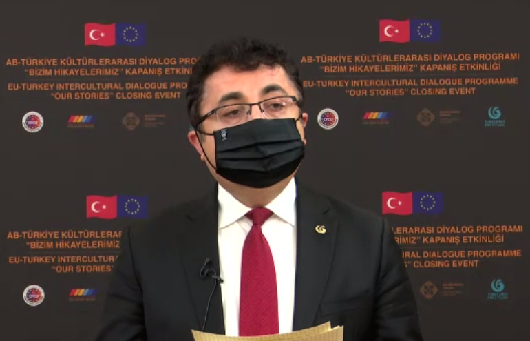 KDiyalog's tweet photo. Yunus Emre Institute's Strategy Development and Corporate Communications Manager and also the senior official of the program, Bülent Üçpunar, makes opening speech. . #InterculturalDialogue #CreatingNewStories #euculturaldialogue https://t.co/Lh7PIDX1nh