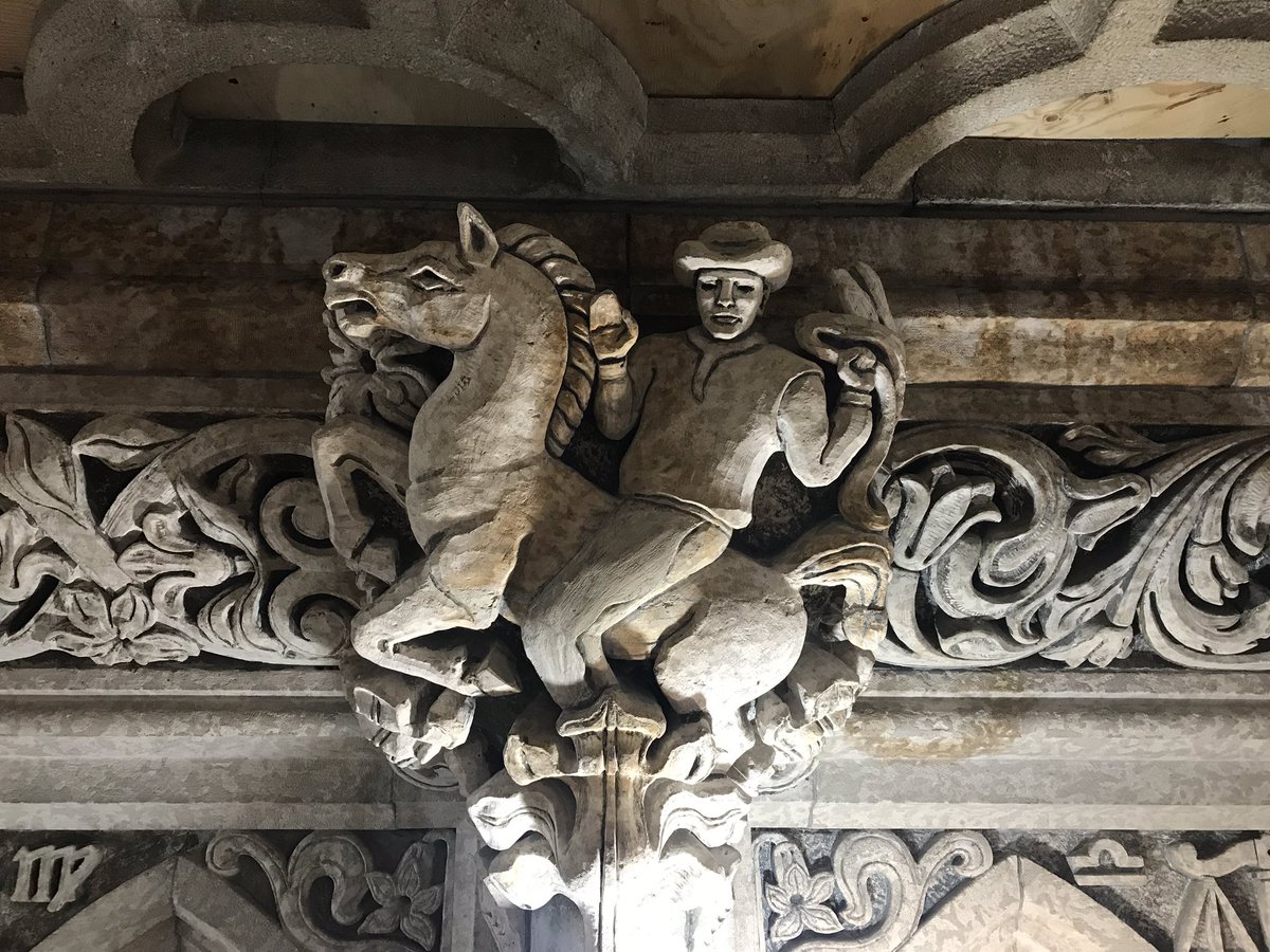 I spent many hours staring up at the carvings around the House foyer when the building was open, but I never noticed there’s a cowboy (south side):  #cdnpoli