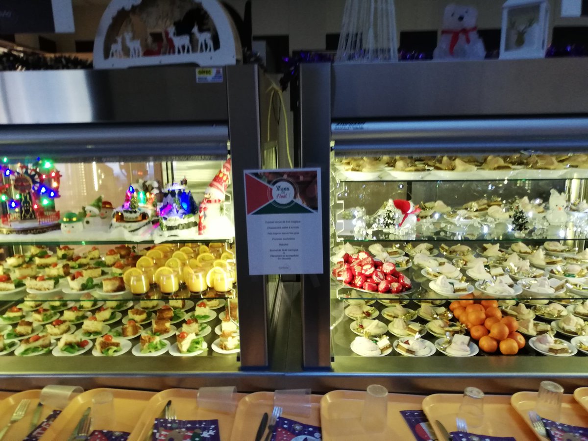 GueFlorence's tweet photo. Repas de Noël 2020 à l'école Jean Monnet Tôtes https://t.co/6z5lYB15Dv