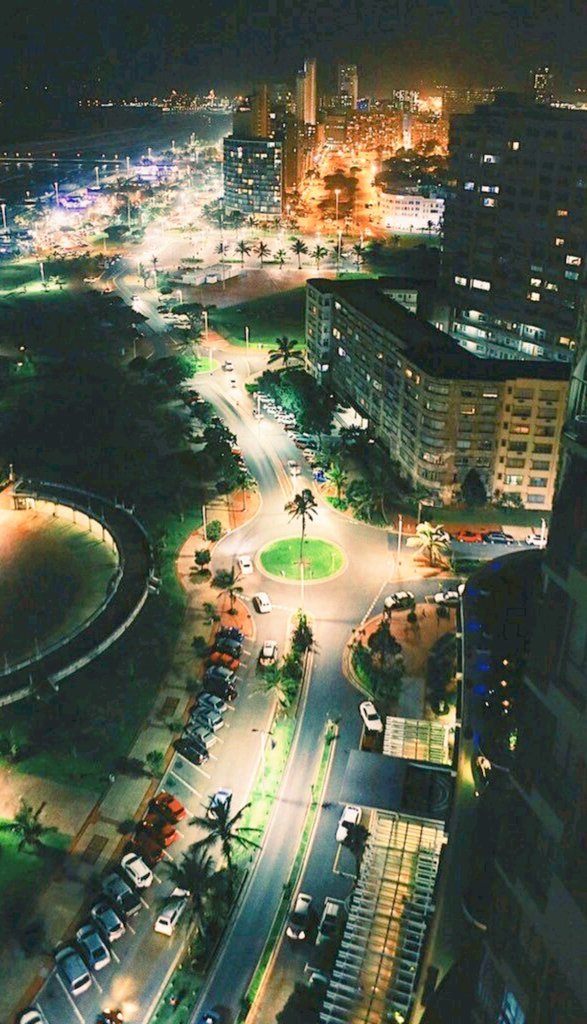 AdeNiketweets's tweet photo. @Sonjoe_Kutuh Lagos at Night https://t.co/WKLRuj6H8o