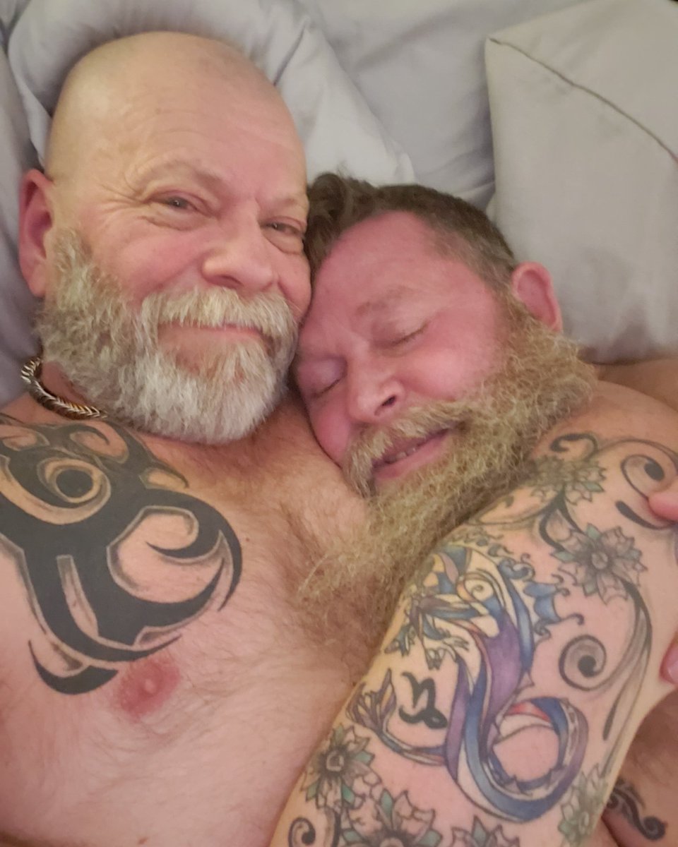 yoggiebhr1's tweet photo. How about just a sweet I love my husband pic? https://t.co/coKNgxicA4