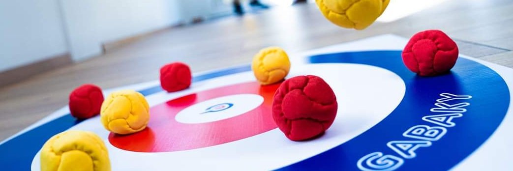 Gabaky_'s tweet photo. L'esprit de la pétanque avec un but : la cible! 🔴🟡🎯
#pétanque #curling #palet https://t.co/wEg31mqNje