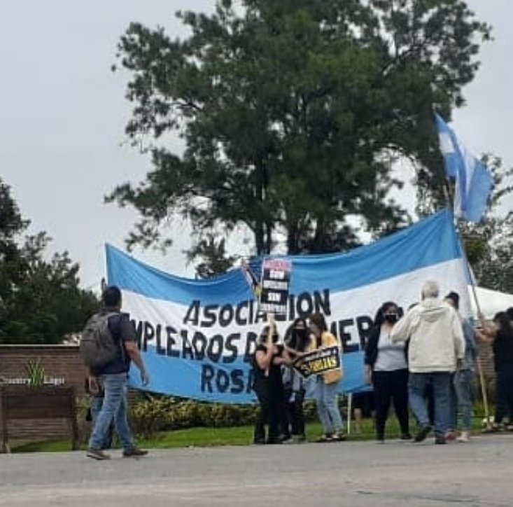 FGSPS's tweet photo. #Hoy Apoyamos la #Lucha del Sindicato Empleados de Comercio Rosario llevada adelante junto a #Trabajadores de #HeyLatam ante #Despidos arbitrarios de 300 compañer@s vulnerando la conciliación obligatoria del Ministerio de Trabajo de Santa Fe @robertosukerman @omarperotti https://t.co/jO2yti7Edm
