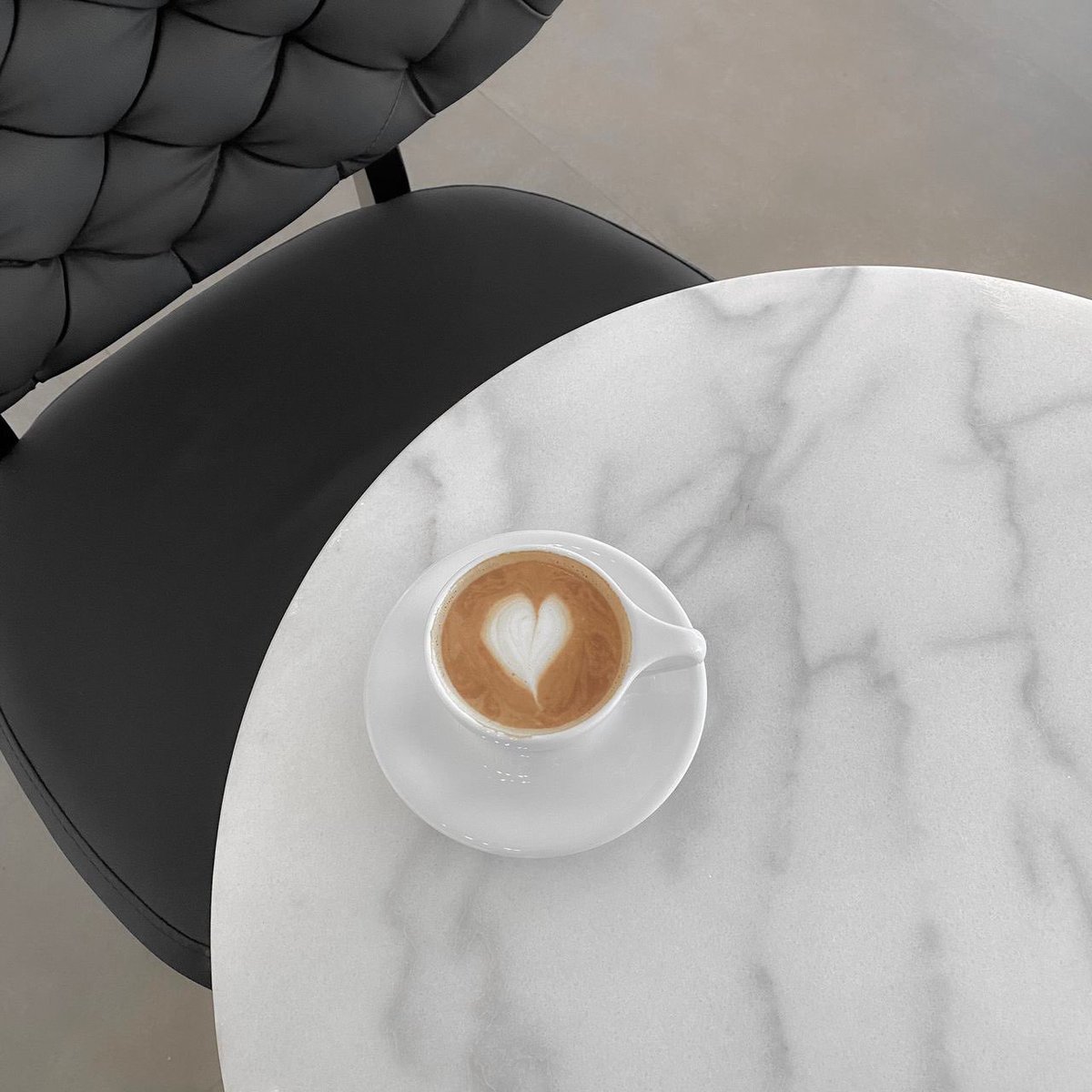 يا سكة الغياب مامركم عابر 
وحيد دون احباب يشتاق ويكابر

#مساء_الخير