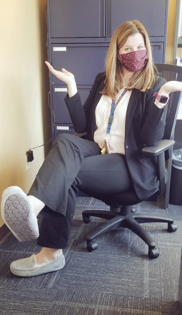 mpdcarr's tweet photo. Google meet outfit?
Dress shirt ✅
Jacket ✅
Yoga pants ✅
Ugg slippers ✅ https://t.co/Gbx8VzpdH1