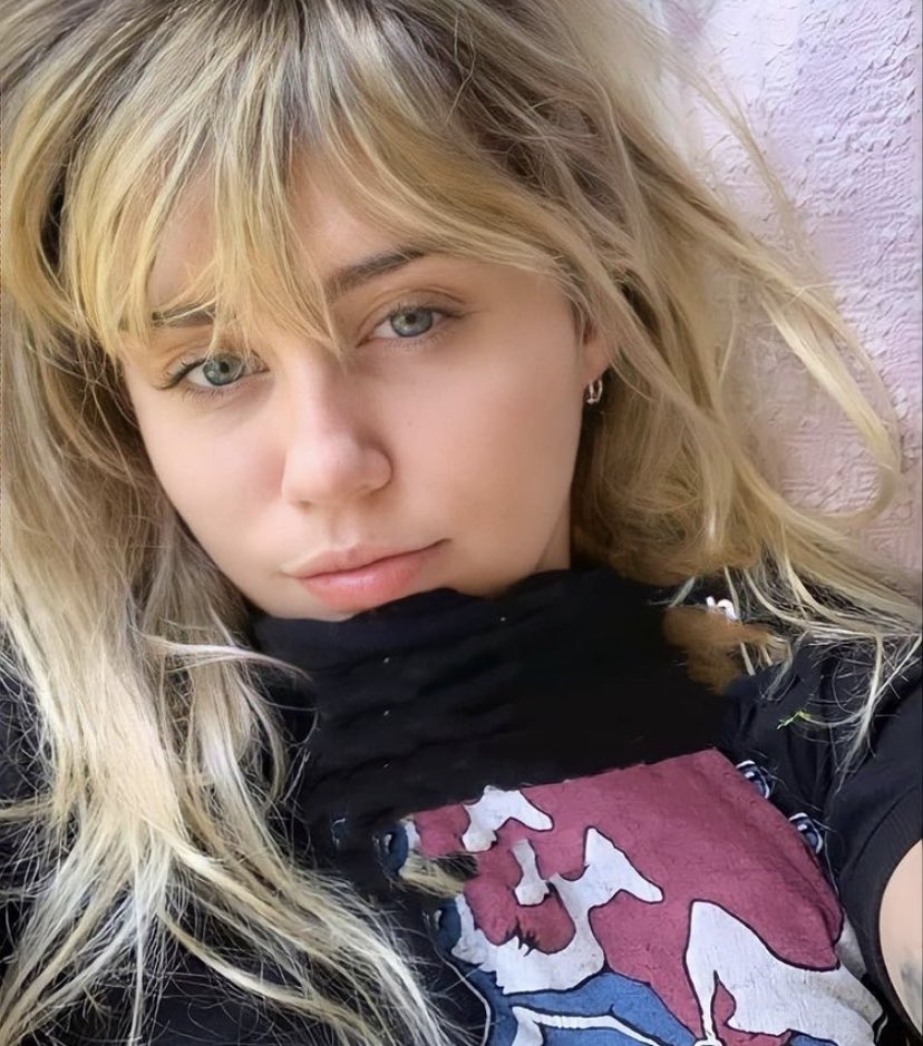 MileyUpdates's tweet photo. https://t.co/Y3zfT6rlWg