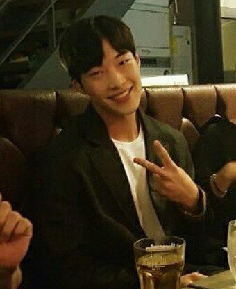 lovely_woo0712's tweet photo. 맘에들었던 사진  화질보정을 해봤는데
이쁜 미소가 더빛이나는 사진이 되었네 ㅋㅋㅋ 
보정전 보정후 사진 화질 비교 된다.

#우도환 #WooDoHwan https://t.co/gpmjnHViMA