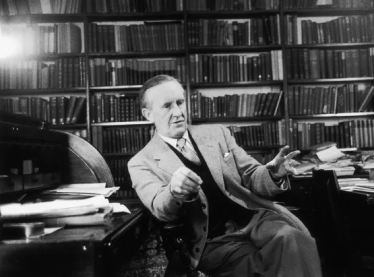 TurboLangs's tweet photo. "I amar prestar aen" 🧝‍♀️ World has changed, and we need more #Tolkien than ever in this 2022. 

Shant'we learn a bit of his Elvish languages? --> https://t.co/uiLBJCaDkP https://t.co/U8bqrkpRQc