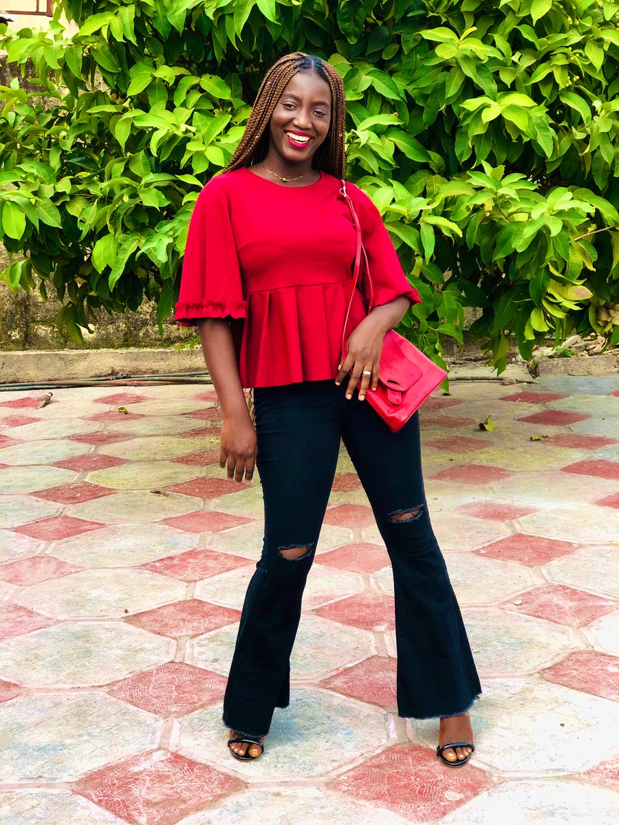 Mlle_Doumbouya's tweet photo. Gnelloy elle n’a pas reçu sa carte d’invitation Par contre moi j’ai reçu ma carte .La honte de ça 😂😂😂 @ssintaly  Je t’ai devancé tu m’as trop fatigué aujourd’hui https://t.co/mwiqFBlrtb