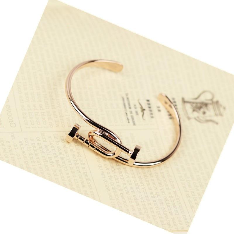 Feelegancecom's tweet photo. 🍂 Own the most stylish bracelets.
💎 Product Name : Stylish Bracelet.
🛍️ Start shopping now !
🌍 Free shipping to all over the world !
👆🏻Link in bio !

#bracelet #braceletlover #braceletoftheday #braceletshop #braceletsforwomen #handmadejewelry #womanjewelry #braceletstyle #gold https://t.co/dwZsUgkRjM
