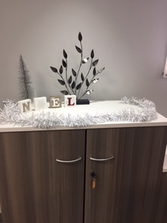 portalbusiness's tweet photo. It's the most wonderful time of the year! #christmastree #deckthehalls #servicedoffices #meetingrooms #virtualoffice https://t.co/PJF9JJG3xK