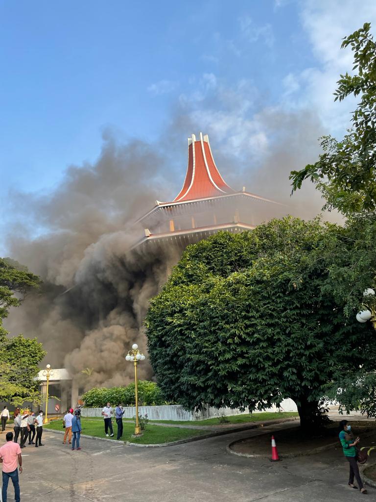 ChiranthiSenan3's tweet photo. The fire which erupted in the Supreme Court of Sri Lanka is evidence enough that the Sri Lankan Legal System has to move to the technological age. This is not the first record room to catch fire. Yet we keep preferring the manual paper based system in a day and age of zoom trials https://t.co/MOXpKqXJQA
