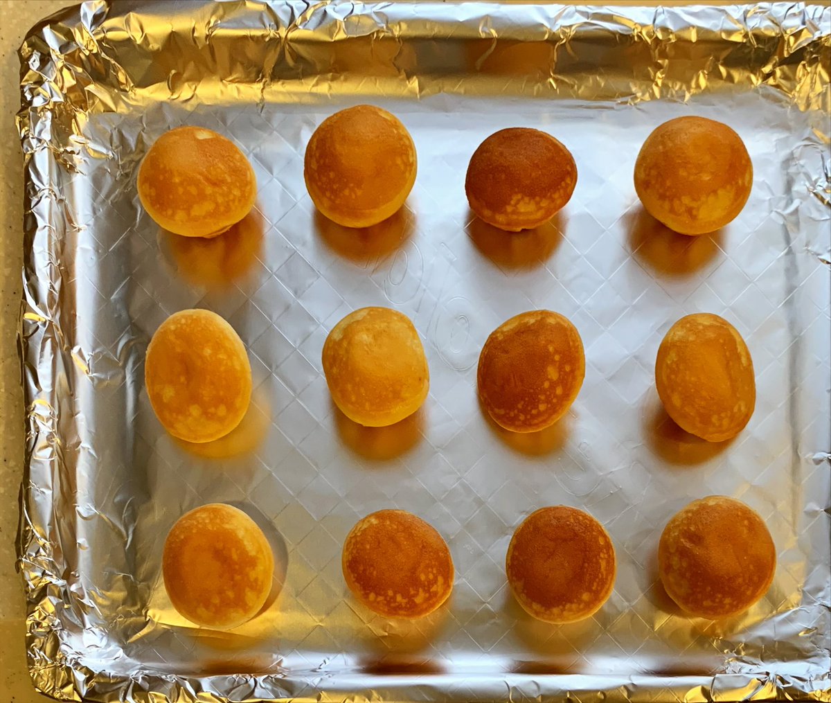 MrLee427's tweet photo. My favorite kind of array!! 3 rows of 4 mini pancakes going into the oven! Math is everywhere if you just look! I’m going to show this to my students tomorrow for a math talk. Let’s see where it goes! #poweroftalk #mathtalks #answersarenteverything https://t.co/sDEIY6KJxP