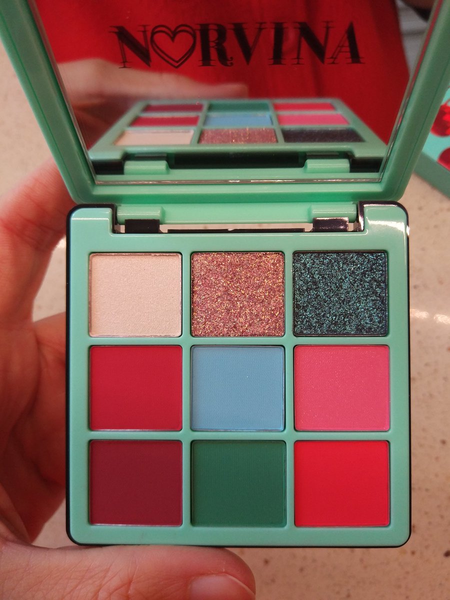 shishio_lux's tweet photo. Vi spammo la prima palette che abbia mai acquistato perché merita ❣️#AnastasiaBeverlyHills #NorvinaCollection https://t.co/dZyPl3NFNK
