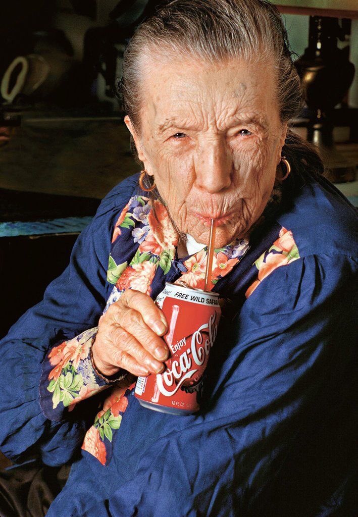 FrontContempor3's tweet photo. Merry #Christmas #PartyLike Louise Bourgeois #LouiseBourgeois https://t.co/14iBbWutGT