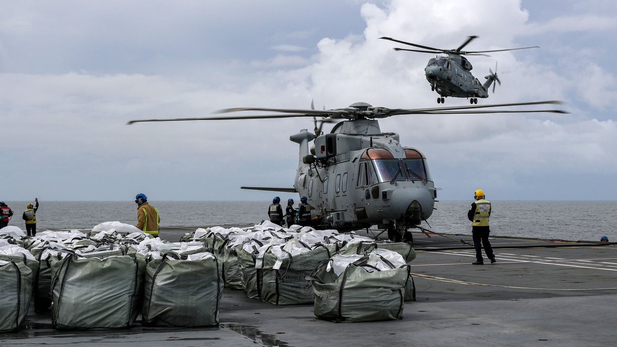 BACK IN TOWN 👊🏼

Welcome home @845NAS, embarked for 8 months on @RFAArgus in support of @UKinCaribbean

Counter narcotics with @USCG, hurricane assistance to @FCDOGovUK, humanitarian support to tropical storms @UKinHonduras..

..if in doubt #CommandoMerlin!

@ComdJHC @JSHeappey