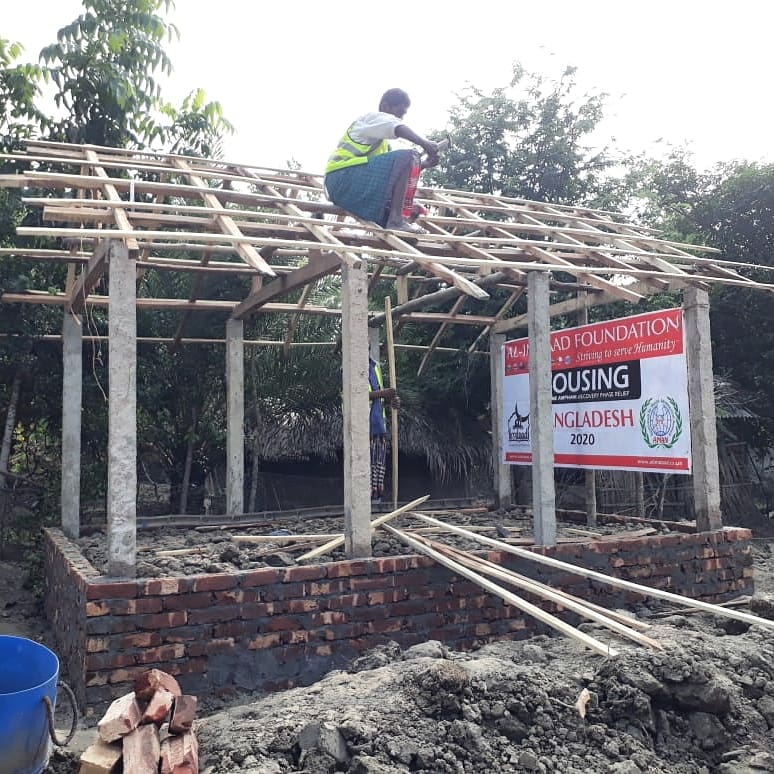 Alimdaad's tweet photo. Construction of shelter homes for families affected by Cyclone Amphan in Bangladesh continues with new structures coming up in Satkhira and in Koyra in the Khulna District.

#alimdaad #international #bangladesh #housing #shelter #cycloneamphanrelief #strivingtoservehumanity https://t.co/DmKHFiG8u6