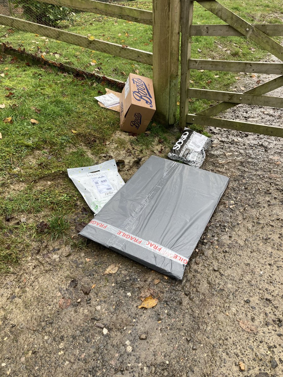 Thanks ⁦@Hermesparcels⁩ ⁦<a href="/parcelforce/">Parcelforce Worldwide</a>⁩ ⁦<a href="/RoyalMail/">Royal Mail</a>⁩ for the care and attention with the deliveries