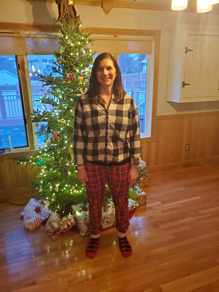MrsSellLP's tweet image. Mad for plaid! @LPCavaliers @LPHSrenaissance #LPVirtualHolidays