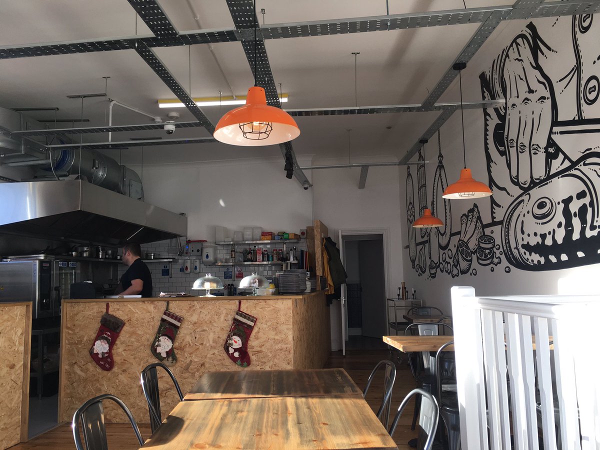 GordonFong's tweet photo. Lunching at Corner 33 in Boscombe #PBST - @LucanArt be up on the wall. https://t.co/4bpV7qdFpL