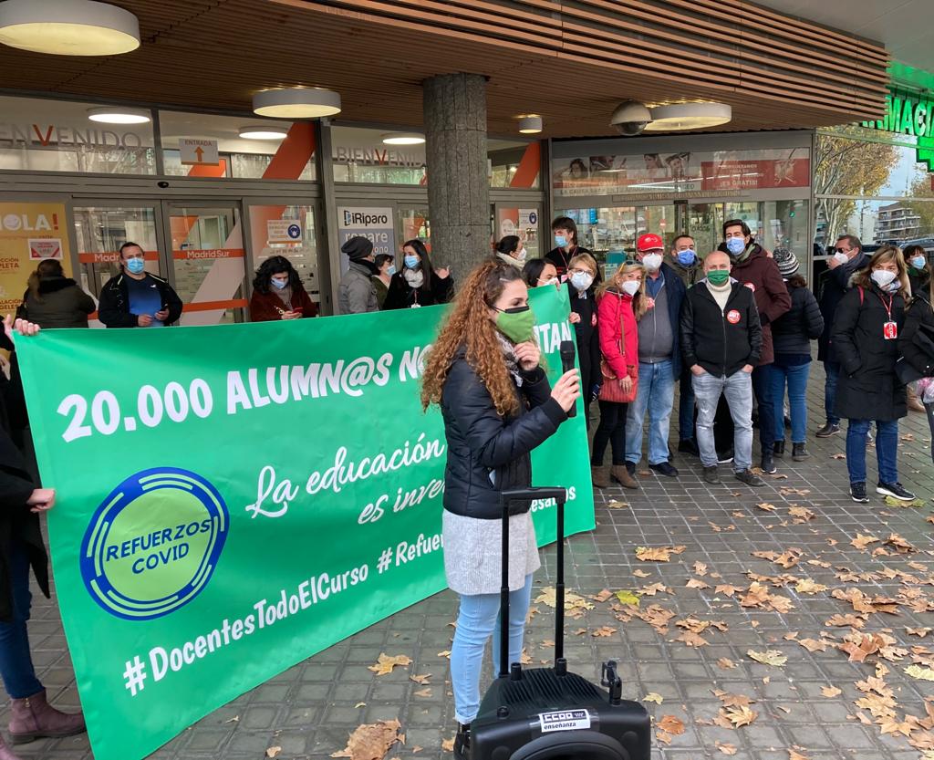 ugt_educamadrid's tweet photo. 🔴UGT-FESP ENSEÑANZA MADRID INFORMA🔴

REFUERZOS COVID

UGT CONSIDERA QUE LA CONSEJERÍA DE EDUCACIÓN SE NIEGA A ACEPTAR LA REALIDAD QUE VIVEN LOS CENTROS EDUCATIVOS AL DECIDIR NO PRORROGAR LOS REFUERZOS COVID 

Lee nuestro Informa👇🏼
https://t.co/eQrkkJz3IB https://t.co/xd6MY23LX0