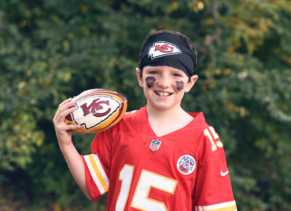 IT_guy8706's tweet photo. Dear @PatrickMahomes &amp; @buttkicker7,
My son Parker is one of your biggest fans, he’s turning 11 &amp; it would make his year if he could get a bday shoutout from his favorite players, any chance you’d be willing to help? 

#HobbyFamily can we rally on this w/ some likes &amp; RTs?👊 https://t.co/p42kejWrVc
