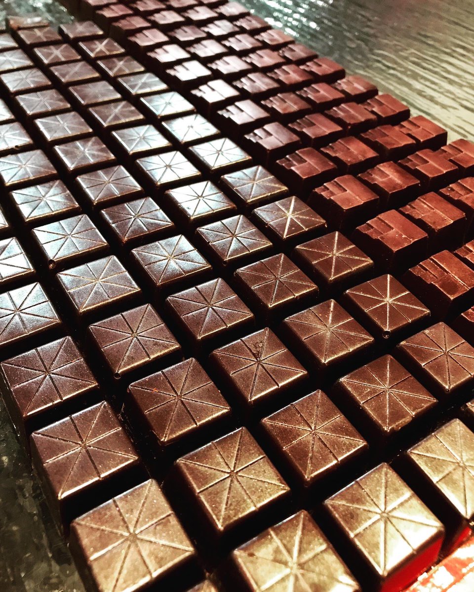 Abrimos las puertas de nuestra tienda del <a href="/trasnochocult/">Trasnocho Cultural</a> y nuestro servicio de #delivery sigue activo. 
Te esperamos con chocolate caliente, bombones, tortas y café de martes a viernes de 11:30 a.m. a 5:00 p.m. Sábados de 11:30 a.m. a 6:00 p.m. Domingos de 10:00 a.m. a 4:00 p.m.