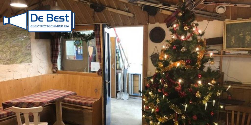 BestElektro's tweet photo. Geen Kerstborrel dit jaar, maar ons kantoor is wel leuk versierd. Zo houden wij het gezellig. #Kerst2020 #lockdownnl https://t.co/39BMEHX9nm
