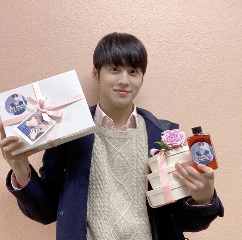 ____cheodori017's tweet photo. 진짜 내가 사람을 이정도까지 좋아할수도 있구나를 미츄가 되면서 느낌💛 https://t.co/OLk4TBHOye