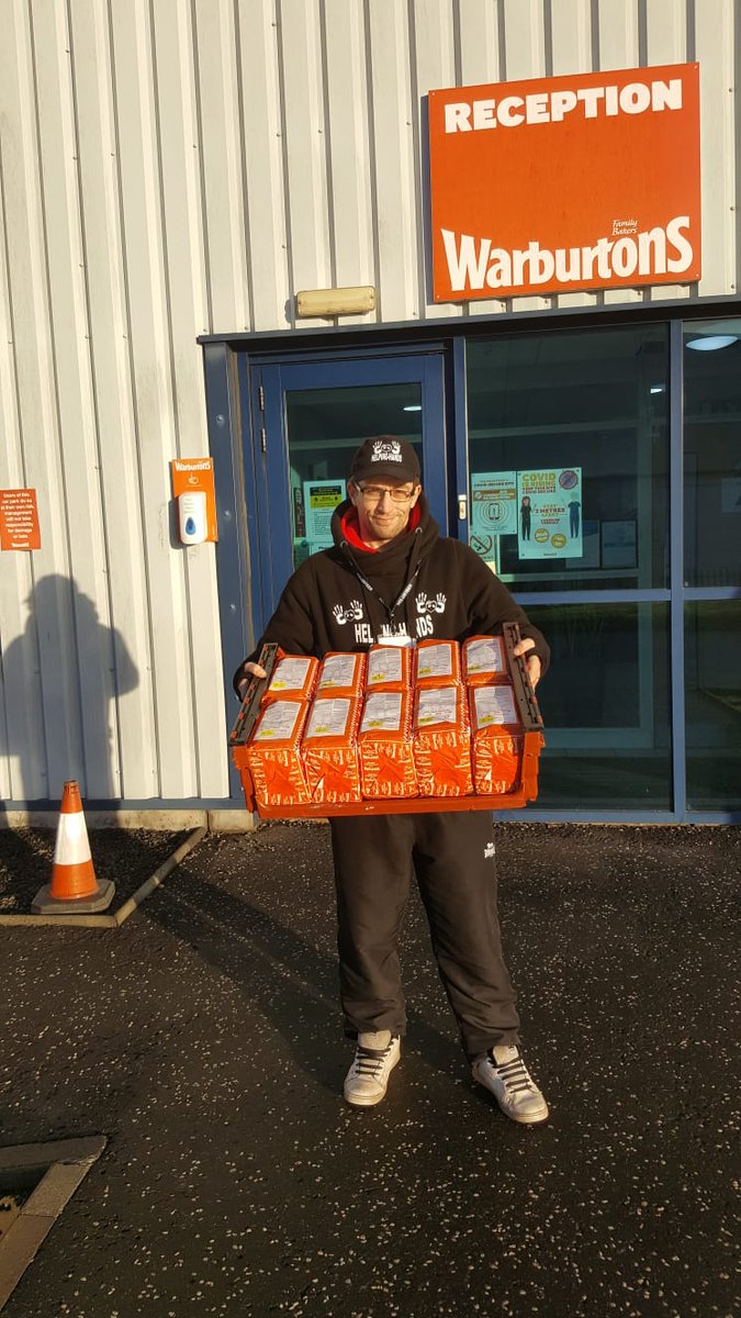 HamiltonHands's tweet photo. Some awesome donataons from @Warburtons @HamiltonOurTown  and lightbodies ❤️

Bread, cakes and alot of ppe handed to us today ❤️ thanks for the continued support 🙌🏻 https://t.co/W7kGB3LsPN