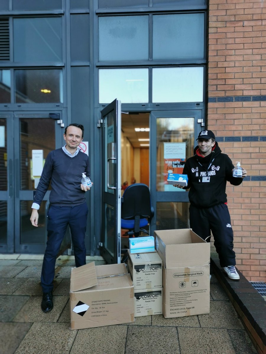 HamiltonHands's tweet photo. Some awesome donataons from @Warburtons @HamiltonOurTown  and lightbodies ❤️

Bread, cakes and alot of ppe handed to us today ❤️ thanks for the continued support 🙌🏻 https://t.co/W7kGB3LsPN