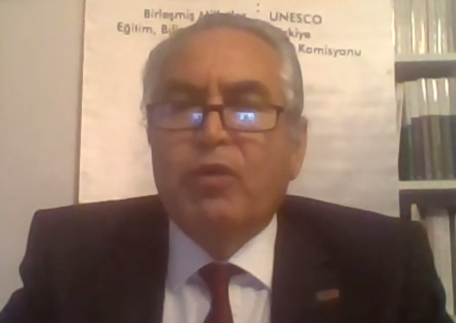 KDiyalog's tweet photo. UNESCO Türkiye Milli Komitesi Başkanı Prof. Dr. M. Öcal Oğuz çok kültürlü organizasyonlar için diyaloğun önemine vurgu yapıyor. #KültürlerArasıDiyalog #YeniHikayelerYazmak #ABKültürelDiyalog⁣ https://t.co/bsJurZZPua
