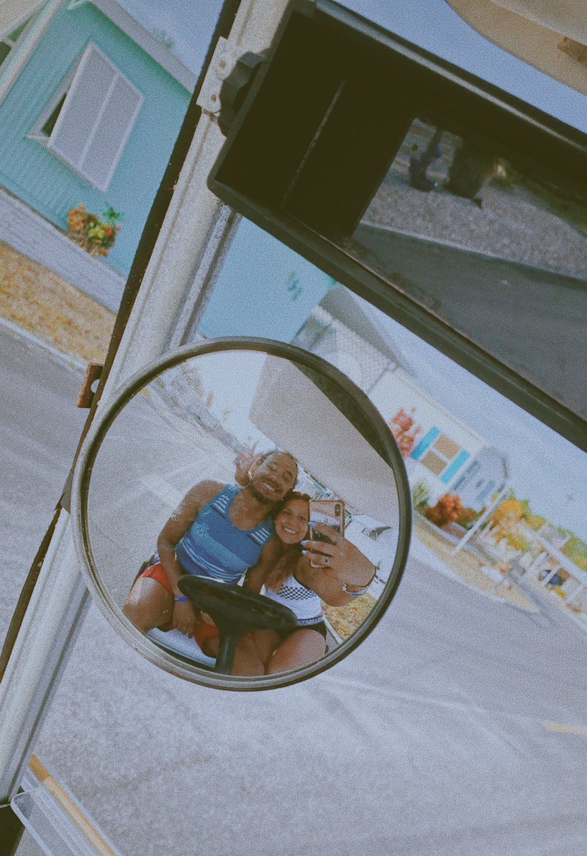 NikkiBridgers's tweet photo. Today we’re in Florida and a year ago we were in Cali !! 🌞🤩 https://t.co/Oir0cMQ05h