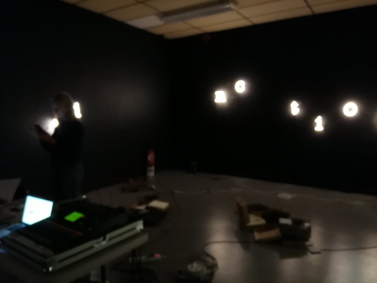 EnsembleFlashb1's tweet photo. Du 13 au 16 décembre, Le Labo Flashback est heureux d'accueillir en résidence l'artiste #AnnetteMengel et le réalisateur en informatique musical, #DavidCodina, pour la finalisation du projet d'installation sonore et lumineuse interactive "EX TI NC TI ON". 
#NewMusic #VisualArt https://t.co/T46XvMtg3G