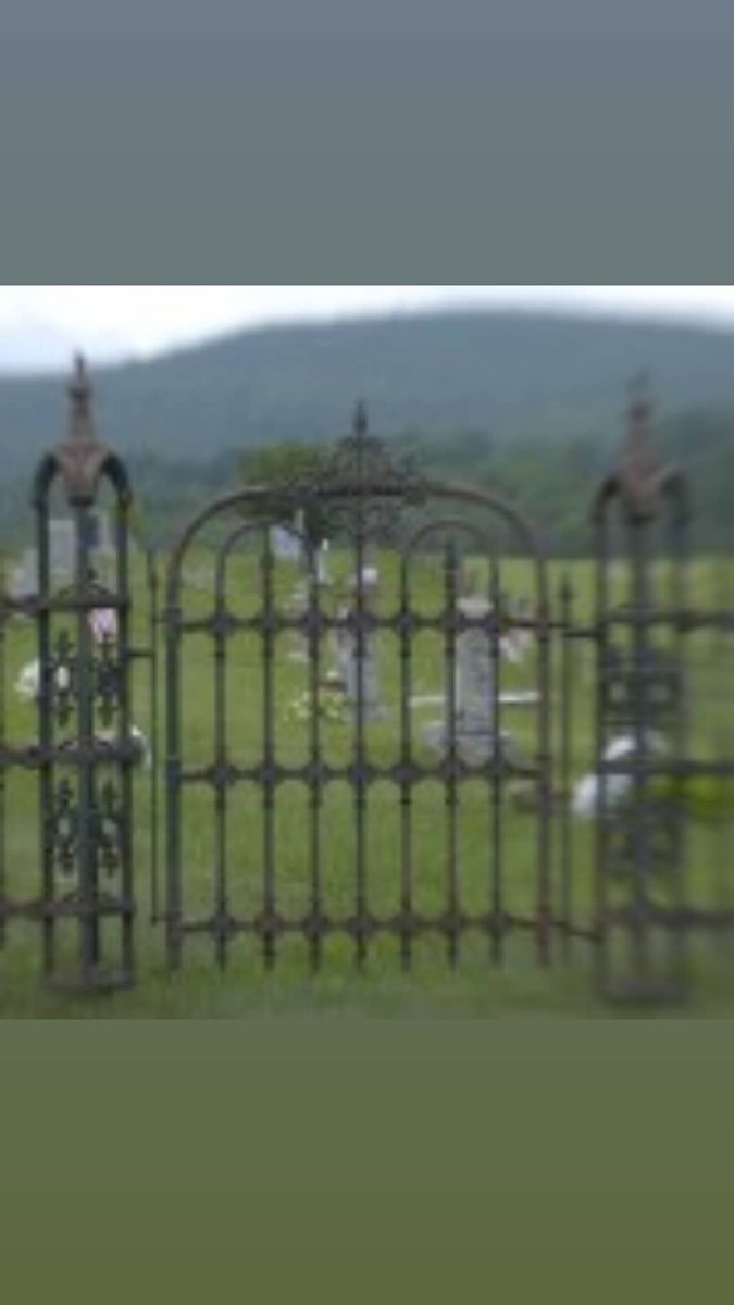 HammannInes's tweet photo. Tyringham Cemetery, Berkshire County, Massachusetts🇺🇲🇺🇲🇺🇲🇺🇲. Clare Jenness "Jennifer" Howard Coleman's grave🌹🌹🌹🌹. Clare Howard Actress and Painter🤗🌺😊🌸. Clare Jenness Howard Coleman forever in my heart💞🙏 #jenniferhoward #sidneyhoward #johncoleman https://t.co/0BlqnE5oBp
