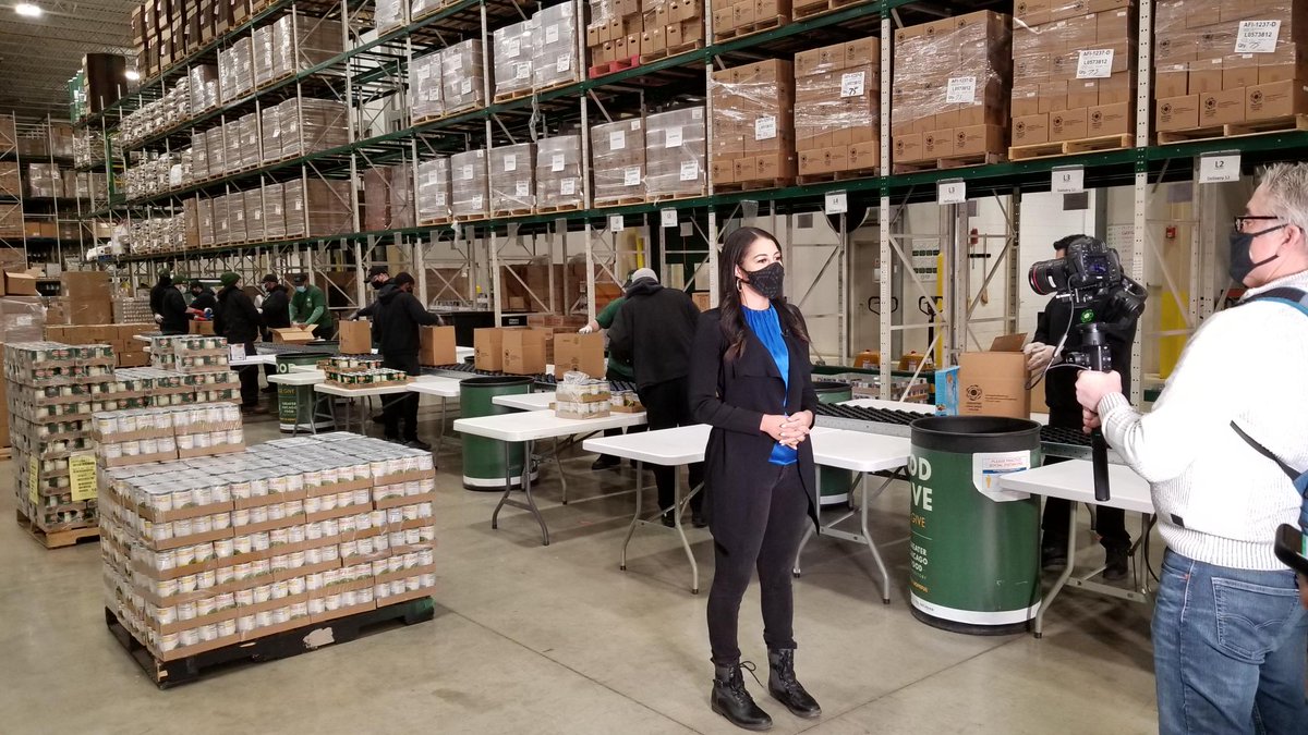 FoodDepository's tweet image. A look behind the scenes on the @TODAYShow, where @ConagraBrands has generously donated 12,000 lbs of food to help us put meals on the table for our neighbors this holiday season!