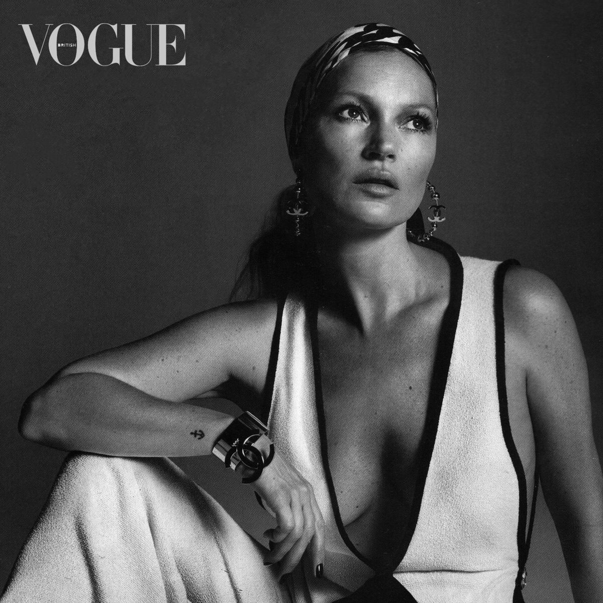 EMILY CARTER (@emilycarterldn) on Twitter photo Kate Moss is wearing an Emily Carter headscarf in this month's issue of <a href="/BritishVogue/">British Vogue</a>.
Styled by Edward Enninful and photographed by Mert Alas and Marcus Piggott. Kate Moss is wearing an Emily Carter headscarf in this month's issue of <a href="/BritishVogue/">British Vogue</a>.
Styled by Edward Enninful and photographed by Mert Alas and Marcus Piggott.