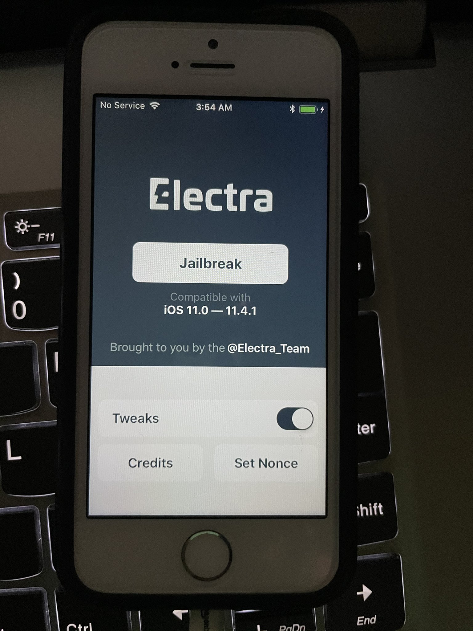 CoolStar on Twitter: "Been a while since I've seen this on a device.  Anyways Electra 2 is available on https://t.co/YxbYAmMkVK Ships with Sileo  1.9.1 and libhooker, and removes Cydia This is effectively