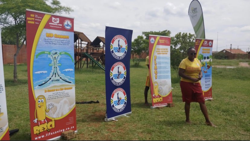 LifesavingSA's tweet photo. #WATERSMART with Themba Swimming and the City of Tshwane, Hammanskraal. #Gauteng North Lifesaving
Taking #STOPDROWNING seriously. Thanks to our volunteer facilitators.
@PCMFSouthAfrica @_ArriveAlive https://t.co/llhfTdjkXC