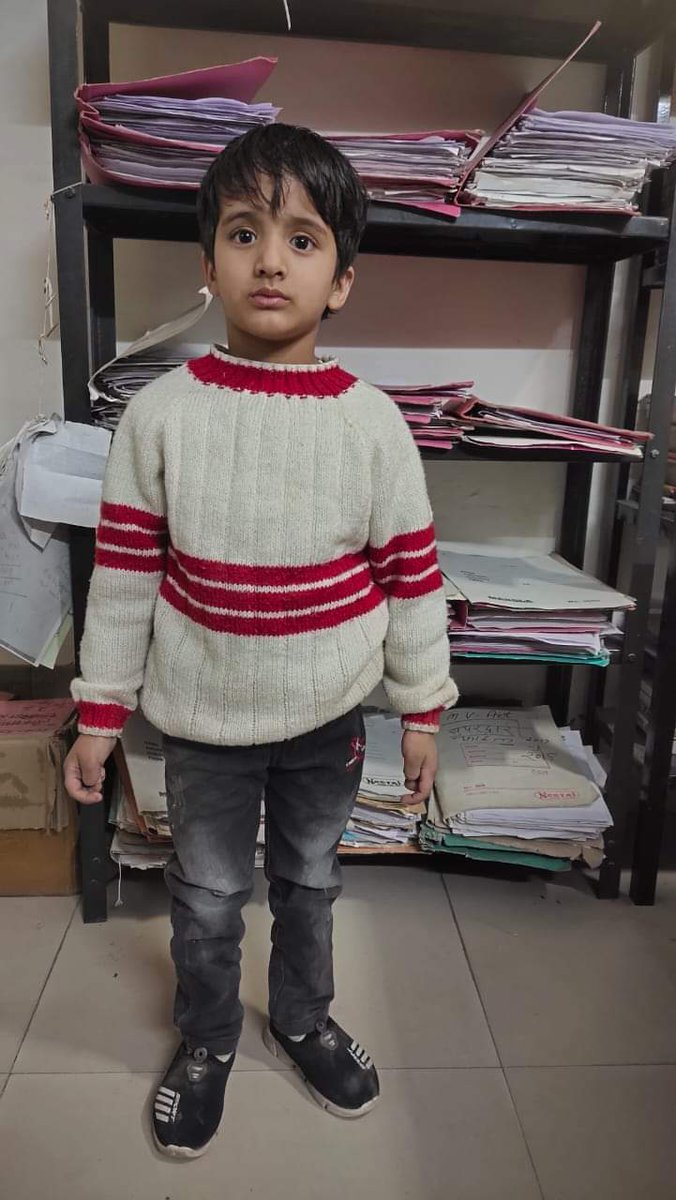 bhupenderc19's tweet photo. This child is found in Vishal Mega Mart ,Jind ( Haryana )

His name is Radhe &amp; His Mother's name is seema - He said 
He is currently in Police Station Jind City.

Please help him find his parents 🙏 @APillania @boxervijender https://t.co/UB19qD69Iv