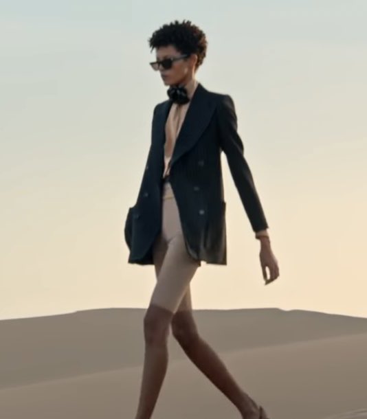 Rosé posting herself wearing a piece from the collection just minutes after the show is making us think that... 😧

#ROSÉatYSLSummer21

#ROSÉ #로제 <a href="/BLACKPINK/">BLACKPINKOFFICIAL</a> 블랙핑크 로제