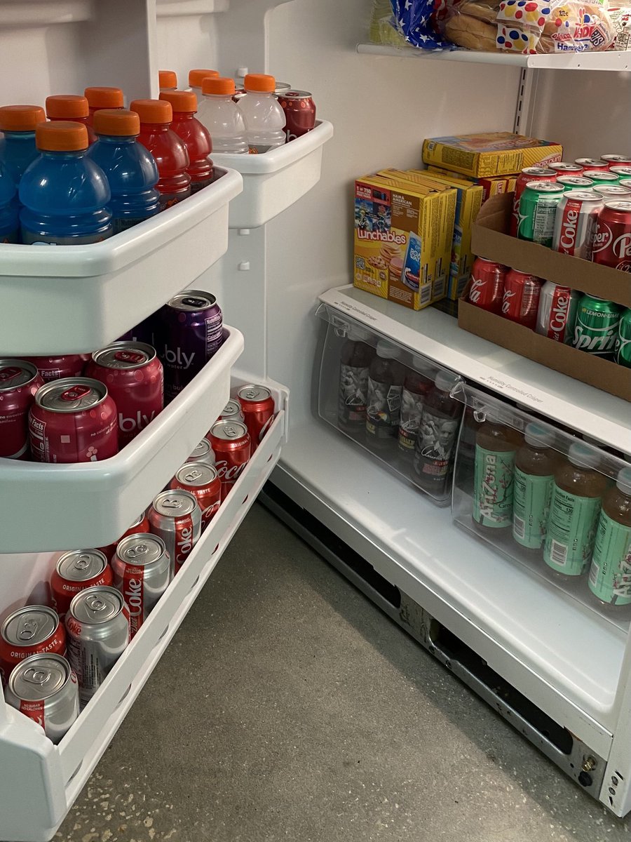 StormGroveFever's tweet photo. Thank you Storm Grove PTSA for our Sweet Treats &amp; Small eats! Snacks and drinks for all employees all week!! @IRCSchools @SDIRC_SUP @Bass_SDIRC @SDIRC_myhre https://t.co/vWDudBFCPj